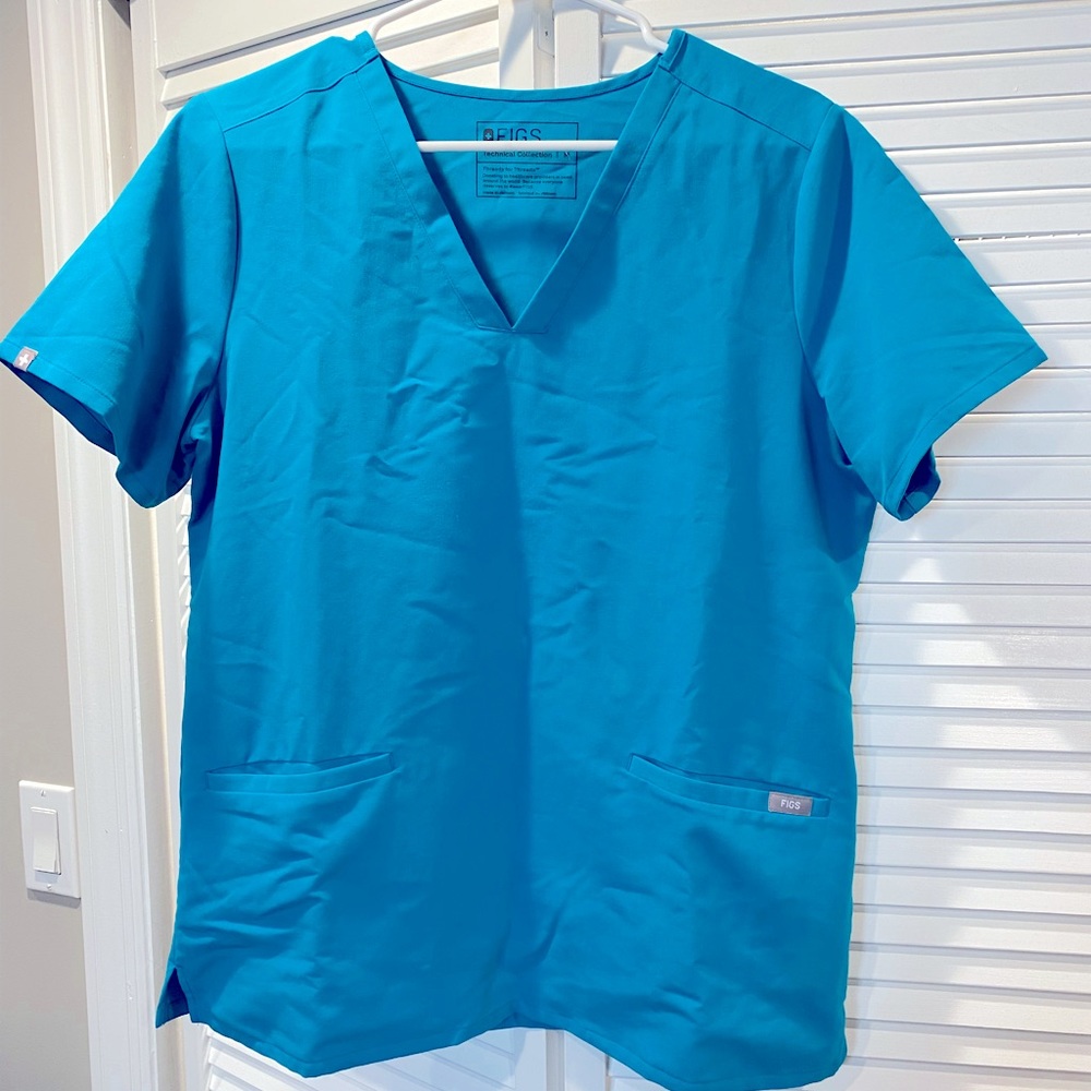 FIGS LIMITED EDITION TEAL. SIZE M. CATARINA ONE POCKET SCRUB TOP. GENTLY WORN